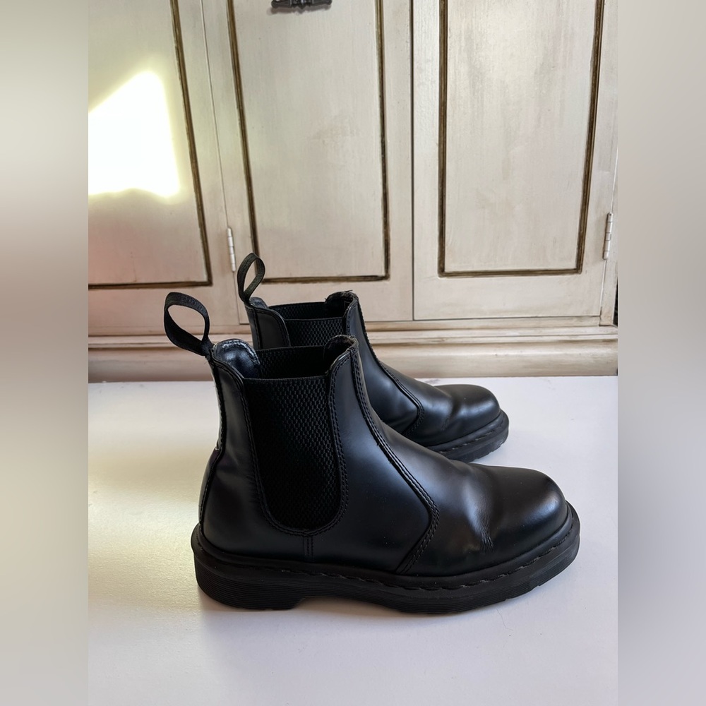 Dr. Martens The Original Air Cushion Sole 2976 Mono Smooth Leather Chelsea Boots